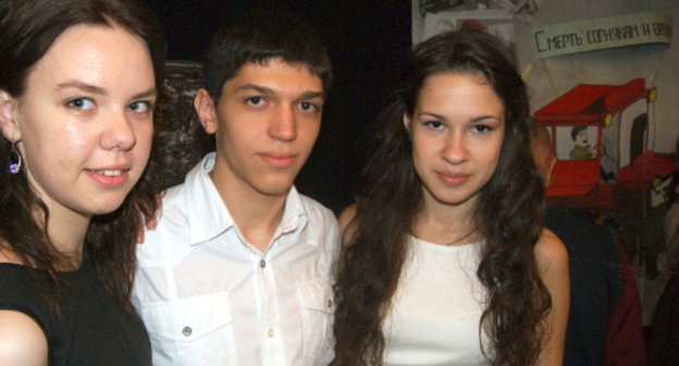 Победители конкурса "Человек в истории. Россия - XX век" Александра Карасева, Александр Лысенко и Екатерина Загорулько. Москва, 30 апреля 2013 г. Фото Натальи Крайновой для "Кавказского узла"