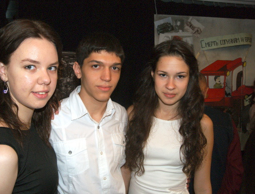 Победители конкурса "Человек в истории. Россия - XX век" Александра Карасева, Александр Лысенко и Екатерина Загорулько. Москва, 30 апреля 2013 г. Фото Натальи Крайновой для "Кавказского узла"