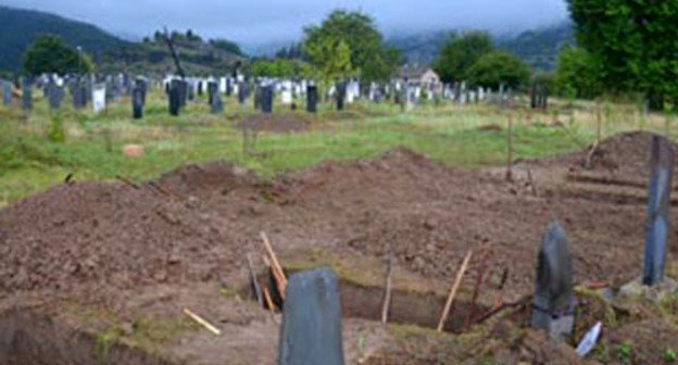 Эксгумация тел чеченцев, погибших в ущелье Лопота. Фото: информационно-аналитическое агентство
"ГРУЗИНФОРМ", www.saqinform.ge