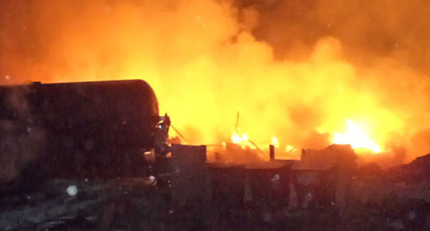 Возгорание цистерн с горючим в Белой Калитве. Ростовская область, 9 мая 2013 г. Фото: ГУ МЧС по Ростовской области