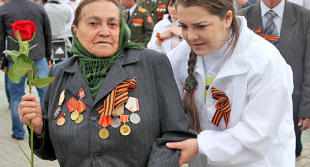 Ветеран ВОВ во время праздничных мероприятий, посвященных Дню Победы. Махачкала, 9 мая 2013 г. Фото Патимат Махмудовой для "Кавказского узла"