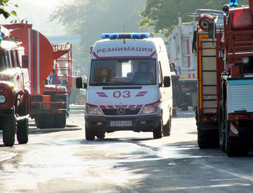 Машина скорой помощи на месте железнодорожной аварии на станции Белая Калитва. Ростовская область, 9 мая 2013 г. Фото: Денис Срибный, http://www.echo.msk.ru/