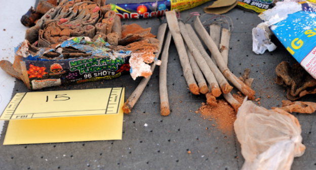 Вскрытые фейерверки из комнаты Джохара Царнаева.  Фото: http://www.fbi.gov