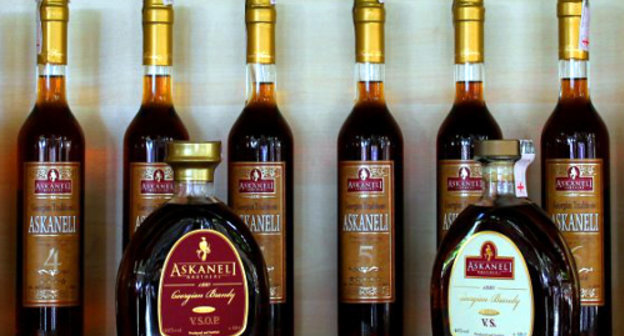 Коньяки производства "Братьев Асканели". Фото с официальной страницы компании на Facebook
