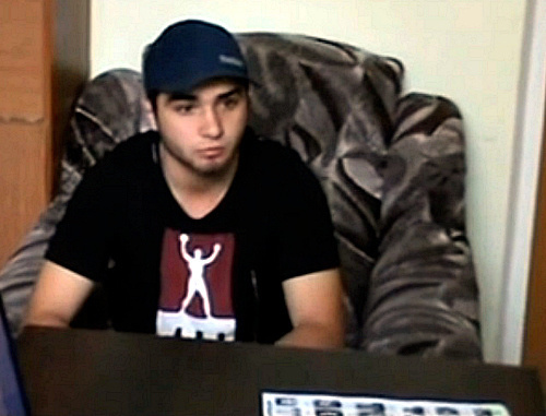 Один из жителей Унцукульского района Дагестана, склоненный к явке с повинной, в районном отделении полиции. Дагестан, май 2013 г. Кадр из видеоролика РИА “ДАГЕСТАН”, http://www.riadagestan.ru/news/2013/5/15/156976