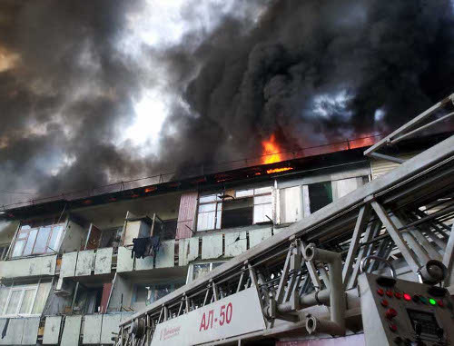 Тушение пожара в пятиэтажном жилом доме на улице Чехова в Сочи 21 мая 2013 г. Фото пресс-службы ГУ МЧС по Краснодарскому краю, 23.mchs.gov.ru Тушение пожара в пятиэтажном жилом доме на улице Чехова в Сочи 21 мая 2013 г. Фото пресс-службы ГУ МЧС по Краснодарскому краю, 23.mchs.gov.ru
