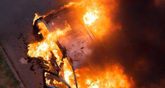 Горящий автомобиль. Фото: Jens Wedin, http://www.flickr.com/photos/jedisthlm