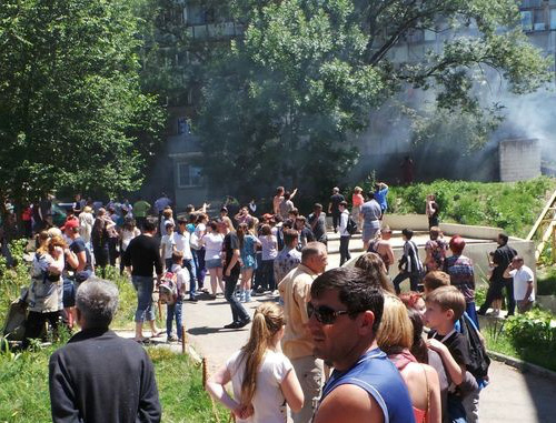 Сочи, 22 мая 2013 г. Пожар в пятиэтажном доме на улице Чехова. Фото: http://maks-portal.ru Сочи, 22 мая 2013 г. Пожар в пятиэтажном доме на улице Чехова. Фото: http://maks-portal.ru