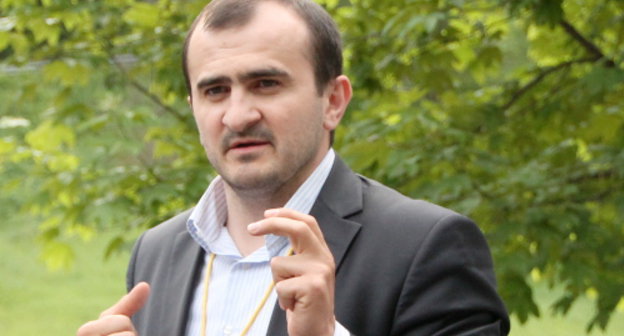 Ахмед Парагульгов на тренинге-семинаре "Школа лидеров" в республиканском доме отдыха "Мужичи", Ингушетия, 11 мая 2013 г. Фото Руслана Муцольгова