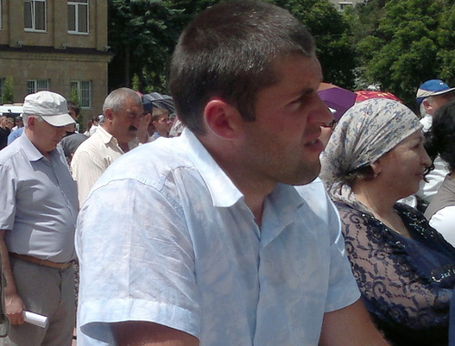 Митинг в поддержку Солтана Семенова в Карачаевске 1 июня 2013 г. Фото Аси Капаевой для "Кавказского узла" Митинг в поддержку Солтана Семенова в Карачаевске 1 июня 2013 г. Фото Аси Капаевой для "Кавказского узла"