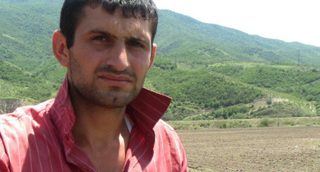 Фермер Арарат Григорян из общины Иванян, чьи посевы были полностью уничтожены градом. Нагорный Карабах, Аскеранский район, 5 июня 2013 г. Фото Алвард Григорян для "Кавказского узла"