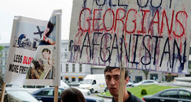 Акция с требованием вывести грузинские войска из Афганистана. Тбилиси, 10 июня 2013 г. Фото: Александр Имедашвили, NEWSGEORGIA