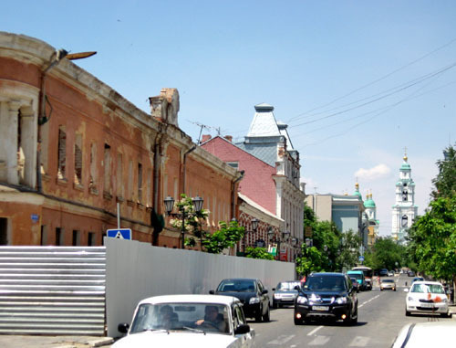 Дом №26 на улице Советская - объект культурного наследия федерального значения первой половины XIX века. Астрахань, июнь 2013 г. Фото Вячеслава Ященко для "Кавказского узла" Дом №26 на улице Советская - объект культурного наследия федерального значения первой половины XIX века. Астрахань, июнь 2013 г. Фото Вячеслава Ященко для "Кавказского узла"