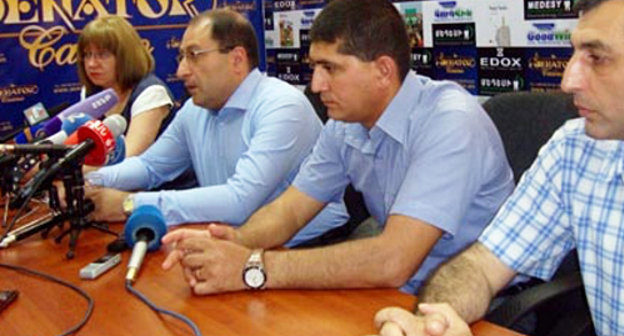 Члены инициативной группы адвокатов на пресс-конференции, посвященной готовящейся забастовке. Ереван, 25 мая 2013 г. Фото: http://www.pastinfo.am