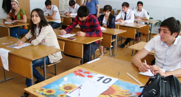 ЕГЭ в Карабудахкентском районе Дагестана. 31 мая 2013 г. Фото: riadagestan.ru