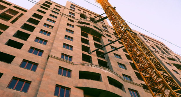 Ереван, строительство многоквартирного дома. Фото Армине Мартиросян для 2Кавказского узла"
