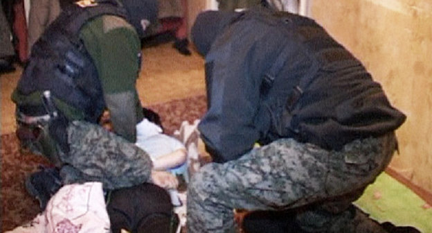 Сотрудники полиции проводят задержание. Фото: http://pfo.mvd.ru