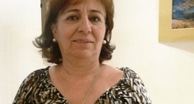 Участница выставки-продажи, приуроченной ко Всемирному дню беженцев, беженка из Сирии Асмик Карапетян-Токманджян. Ереван, 20 июня 2013 г. Фото Армине Мартиросян для "Кавказского узла"