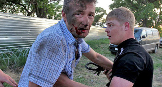 Избитый в результате инцидента с участием сотрудников ЧОП "Патруль" и эко-активистов из Волгоградской области. Воронежская область, 13 мая 2013 г. Фото пресс-службы движения "В защиту Хопра"