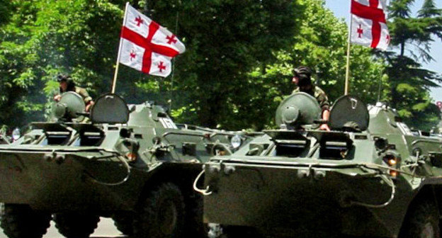 Грузинские БТР-80. Фото: Vladimer Shioshvili, http://commons.wikimedia.org/