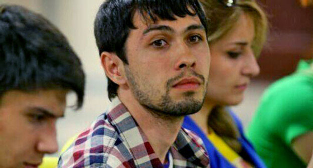 Один из организаторов акции "Реальное добро" Нурлан Алиев. Фото https://twitter.com/nurlan_aliev/media/grid