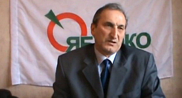 Руководитель отделения партии "Яблоко" в КБР Хаким Кучмезов. Кадр видеорепортажа "Кавказского узла"