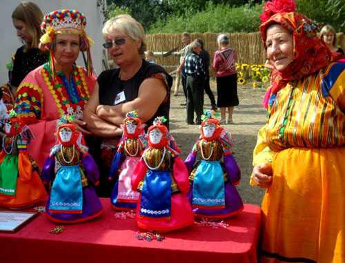 Празднование 50-летия возвращения в Россию казаков-некрасовцев. Ставропольский край, поселок Новокумский Левокумского района, 22 сентября 2012 г. Фото http://novokumka.ru/ Празднование 50-летия возвращения в Россию казаков-некрасовцев. Ставропольский край, поселок Новокумский Левокумского района, 22 сентября 2012 г. Фото http://novokumka.ru/