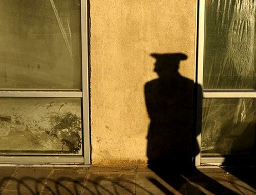 Сотрудник правоохранительных органов. Фото: Максим Тишин / Югополис Сотрудник правоохранительных органов. Фото: Максим Тишин / Югополис