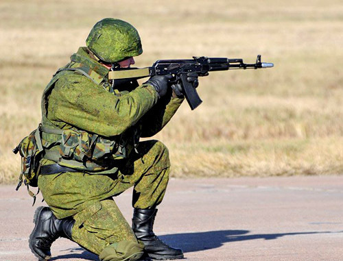 Спецоперация. Фото: Елена Синеок, www.yuga.ru Спецоперация. Фото: Елена Синеок, www.yuga.ru