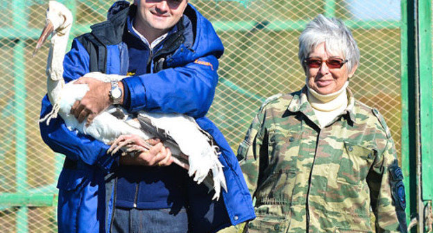 Генеральный директор ООО «ПетроРесурс» Даниил Щедров и директор Астраханского заповедника Нина Литвинова. Фото Светланы Дадонкиной,  http://astrakhanzapoved.ru/