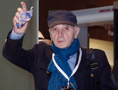 Шарль Азнавур прибывает в Ереван. 4 июля 2013 г. Фото: © PanARMENIAN Photo / 
Vahan Stepanyan