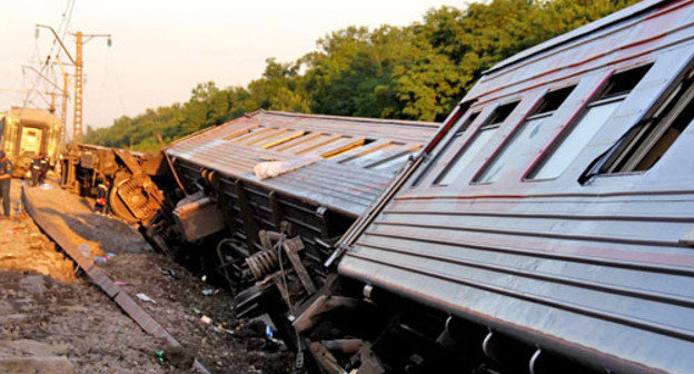 На месте аварии пассажирского поезда "Новосибирск-Адлер". Краснодарский край, 7 июля 2013 г. Фото: ГУ МЧС по Краснодарскому краю