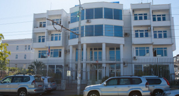 Сухум, Абхазия, здание российского посольства. Фото: Petr Magera, /www.flickr.com/photos/mpetrucho