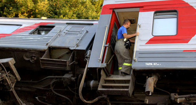 Крушение поезда Новосибирск-Адлер. Краснодарский край, Крыловский район, 7 июля 2013 г. Фото: пресс-служба ГУ МВД РФ по Краснодарскому краю