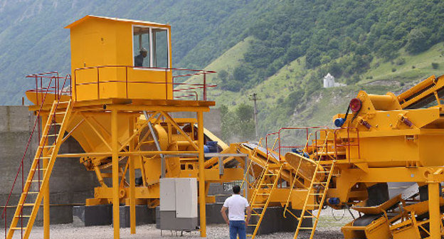 Новый завод по производству доломитовой муки в Джейрахском районе Ингушетии. 11 июля 2013 г. Фото пресс-службы главы Ингушетии, http://www.ingushetia.ru/
