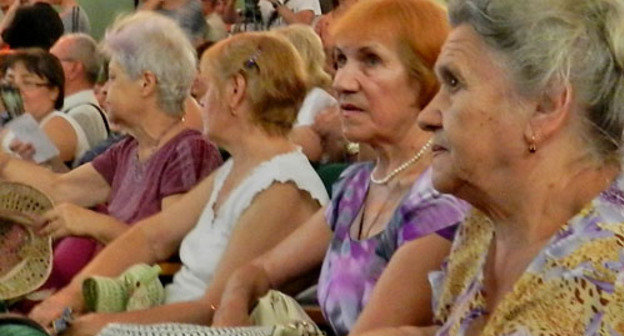 Участники публичных слушаний по проекту планировки территории набережной. Волгоград, 11 июля 2013 г. Фото Татьяны Филимоновой для "Кавказского узла"