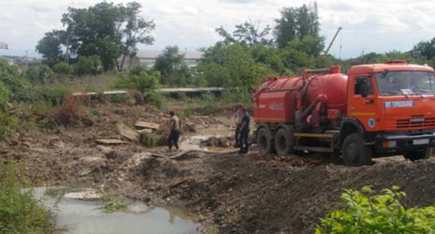 Ремонтные работы на водоводе в Ленинском районе Грозного. май 2013 г. Фото: http://mgkhs.ru