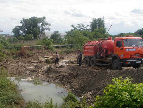 Ремонтные работы на водоводе в Ленинском районе Грозного. май 2013 г. Фото: http://mgkhs.ru Ремонтные работы на водоводе в Ленинском районе Грозного. май 2013 г. Фото: http://mgkhs.ru