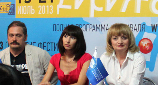 Участники второго фестиваля короткометражных фильмов "Дирижабль". Владикавказ, 15 июля 2013 г. Фото Эммы Марзоевой для "Кавказского узла"