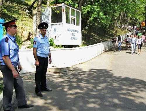 Сотрудники полиции Пятигорска на улицах города. Фото: ГУ МВД России по Ставропольскому краю, http://26.mvd.ru/