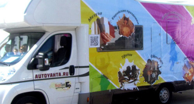 Мицва-мобиль участников Еврейской этнографической экспедиции. Ставропольский край, 21 июля 2013 г. Фото Семена Чарного для "Кавказского узла"