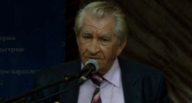 Зейтун Толгуров во время конференции, посвященной проблеме сохранения и развития национальных языков. Нальчик, 17 июля 2013 г. Фото: кадр из видео www.youtube.ru