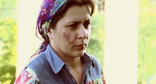 Тамила Юсупова дает признательные показания. Кадр из видеорепортажа Чеченской Государственной телерадиокомпании
"Грозный", http://www.groztrk.net/video.php?id=2972