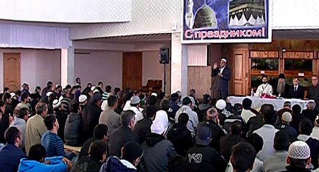 Мусульмане во Дворце культуры города Краснодара. Фото http://9tv.ru/