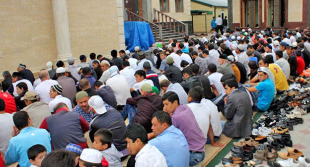 Празднование Ураза-Байрам в мечети Пятигорска. Ставропольский край, 8 августа 2013 г. Фото предоставлено пресс-службой ДУМ Ставрополья