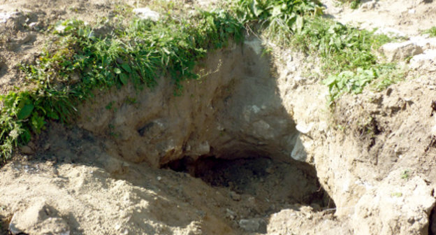 Захоронение, найденное в пепельном карьере близ селения Заюково. КБР, Баксанский район, 2013 г. Фото Виктора Котлярова