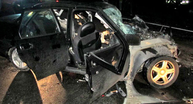 На месте ДТП на федеральной дороге «Кавказ» в районе селения Куба-Таба Баксанского района Кабардино-Балкарии. 14 августа 2013 г. Фото предоставлено инспекторами ДПС и следователем города Баксана