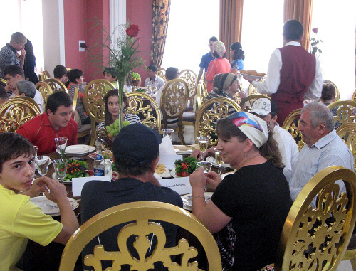 Во время открытия проекта "Куначество" в зале торжеств  "Ридада". Нальчик, август 2013 г. 
Фото Юлии Верниковской