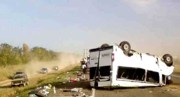 ДТП с участием маршрутки на трассе в Волгоградской области. 16 августа 2013 г. Фото: ГУ МЧС России по Волгоградской области, http://www.34.mchs.gov.ru