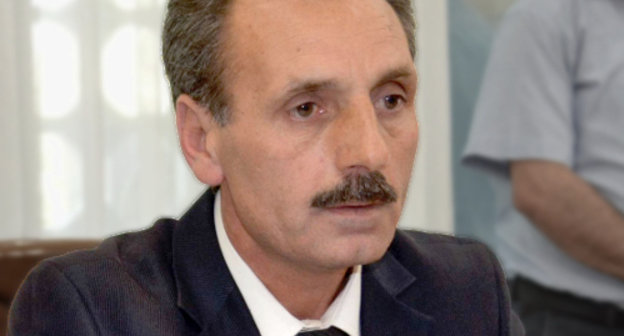 Эльман Мамедзаде на заседании инициативной группы избирателей, выдвинувшей Рустама Ибрагимбека кандидатом в президенты Азербайджана. Баку, 12 августа 2013 г. Фото: http://deyerler.org